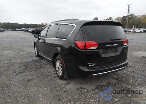 2017 Chrysler Pacifica Touring-L z USA, uszkodzony, nr VIN 2C4RC1BG5HR691915